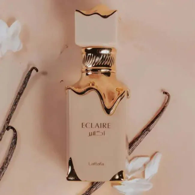 Elegantes Eau de Parfum Eclaire 100 ml Flakon mit goldenen Akzenten, Vanille und Blüten